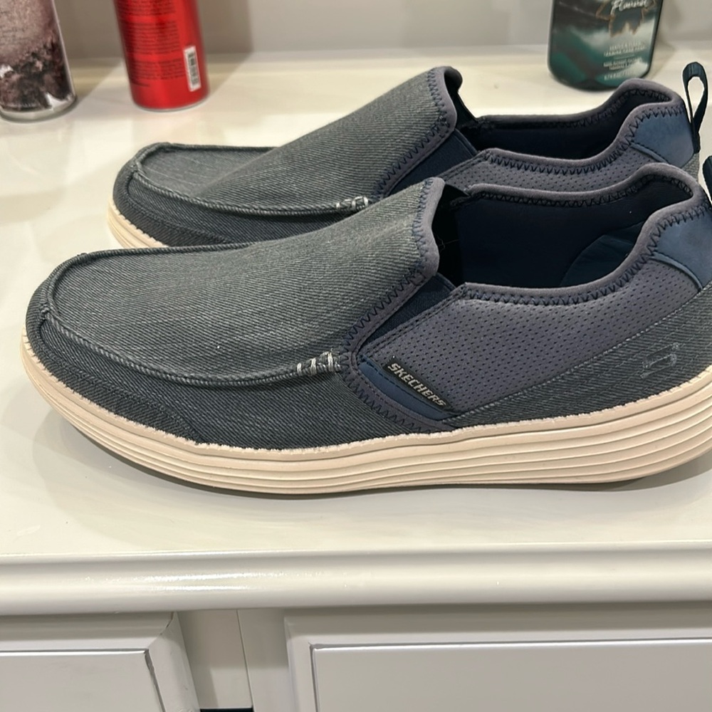 Mens size 10 Skechers new without tag